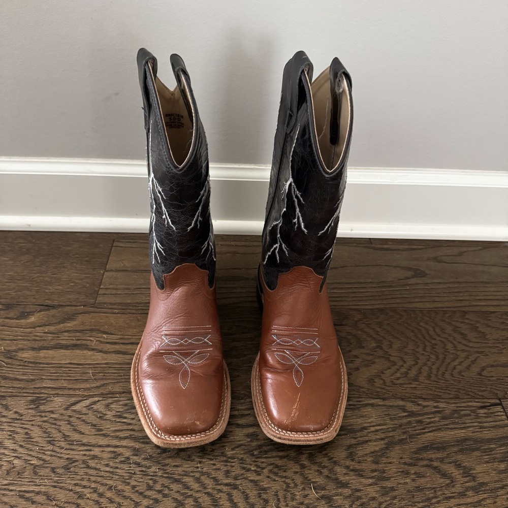 CODY JAMES YOUTH LIGHTENING WESTERN BOOTS
 Size 5 - Picture 3 of 13